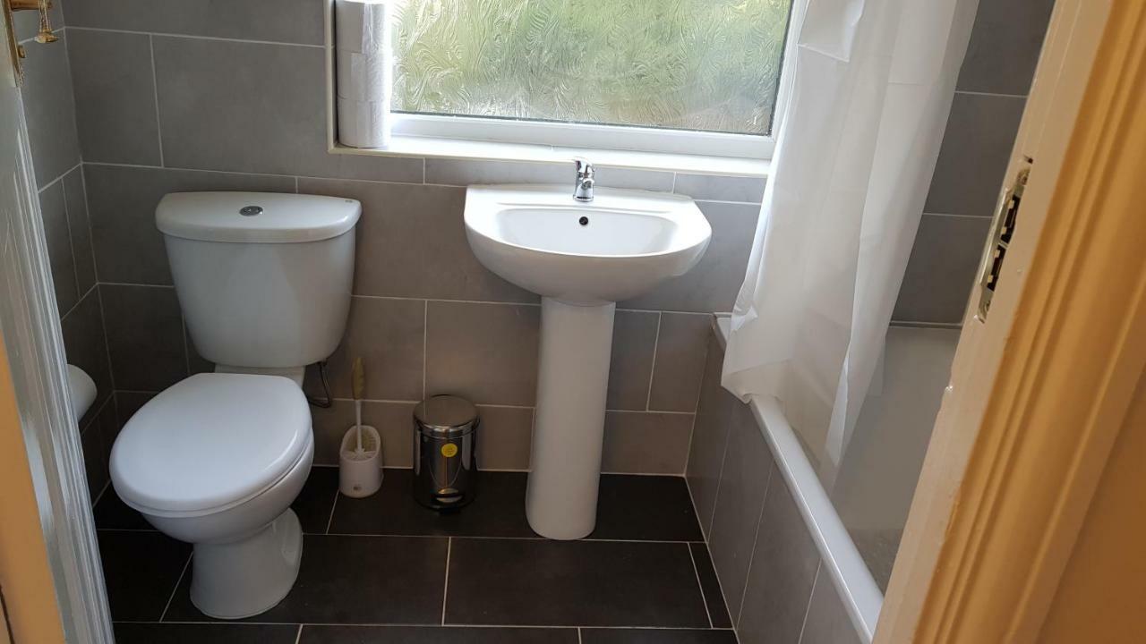 Elegant And Spacious 2 Bedroom Barnet Exterior photo