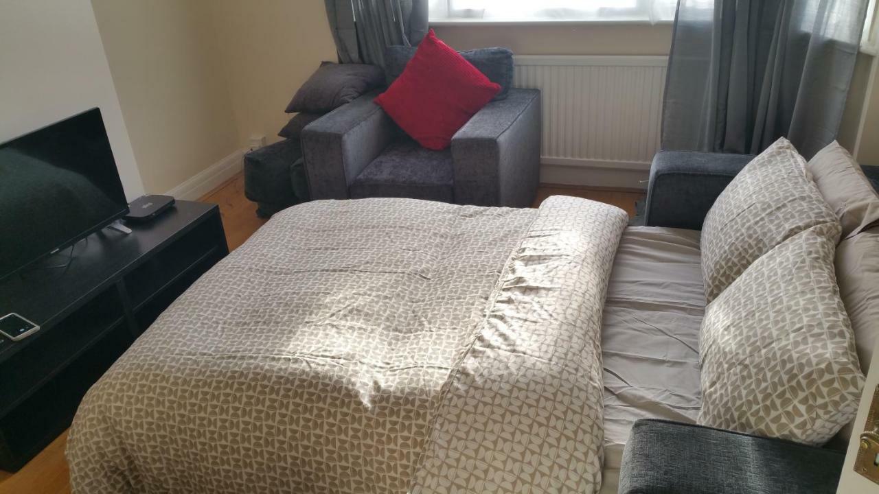 Elegant And Spacious 2 Bedroom Barnet Exterior photo