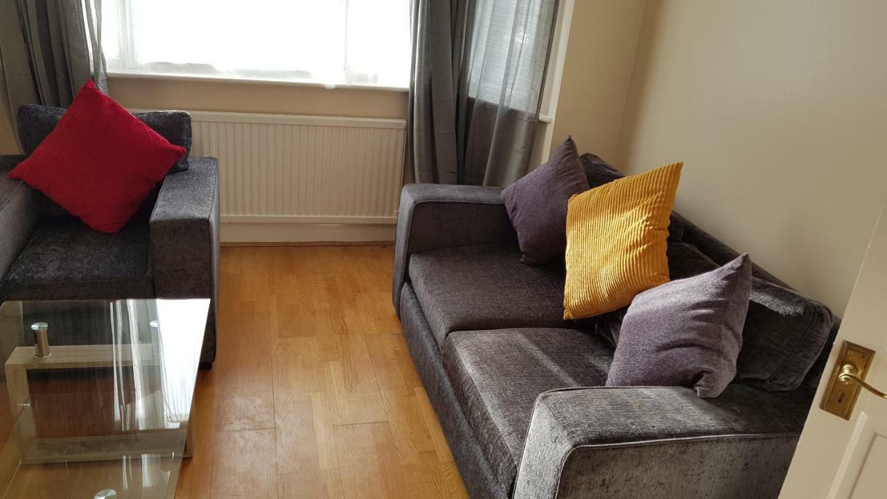 Elegant And Spacious 2 Bedroom Barnet Exterior photo