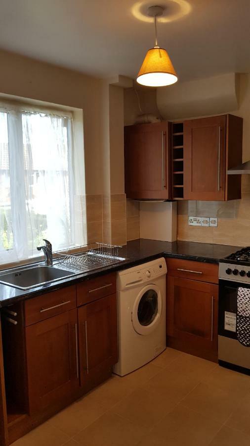 Elegant And Spacious 2 Bedroom Barnet Exterior photo