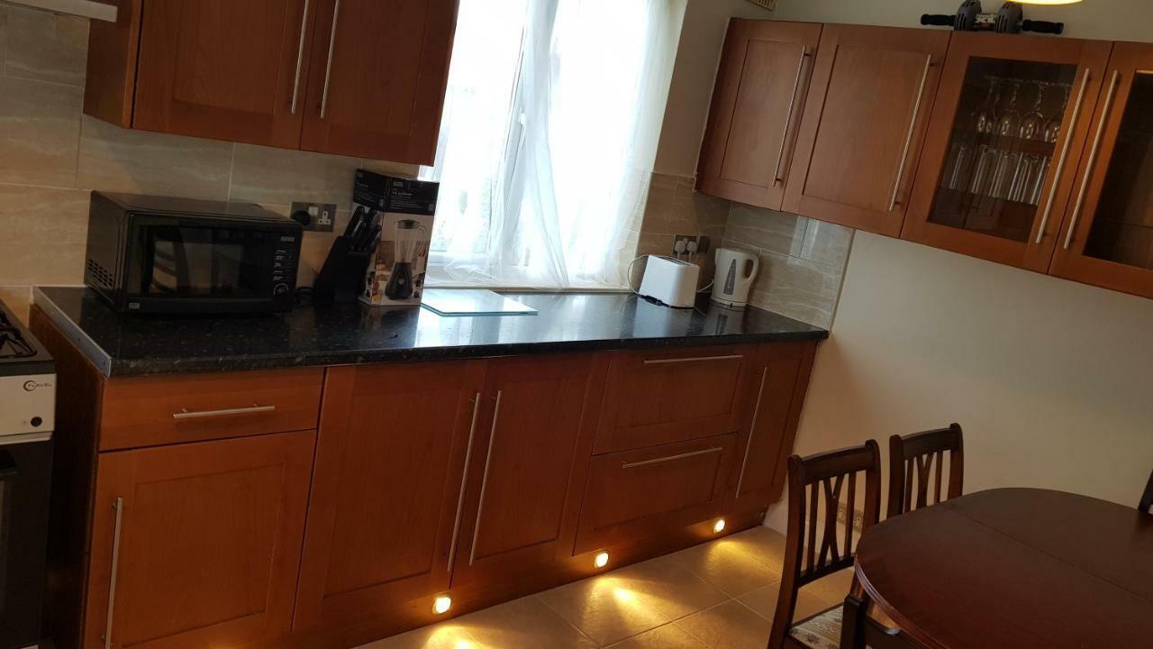 Elegant And Spacious 2 Bedroom Barnet Exterior photo