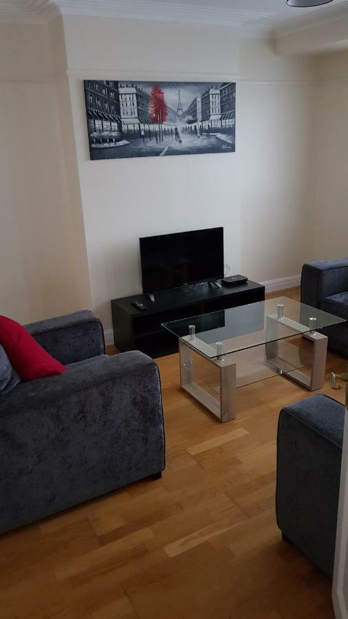 Elegant And Spacious 2 Bedroom Barnet Exterior photo